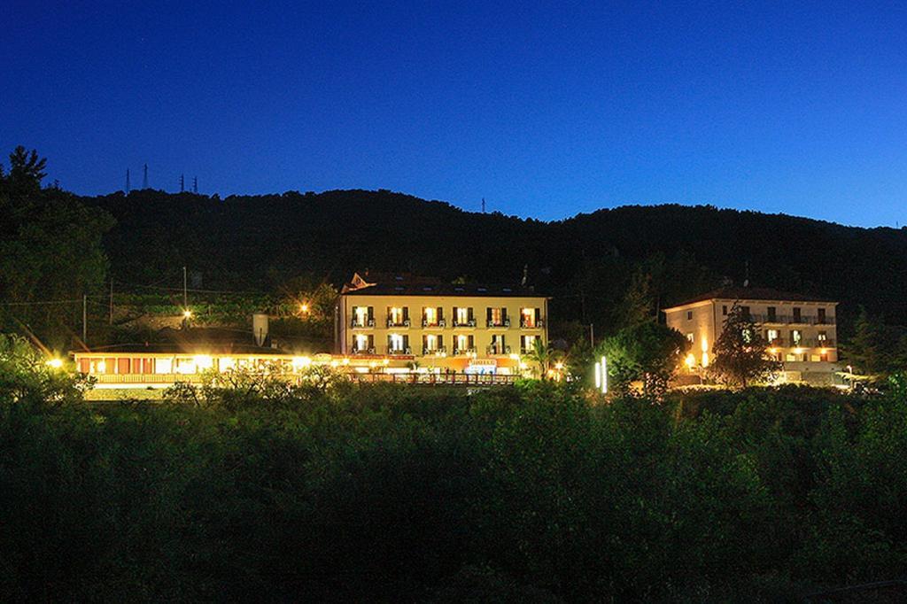 Albergo Ristorante San Matteo San Bartolomeo Al Mare Exteriér fotografie