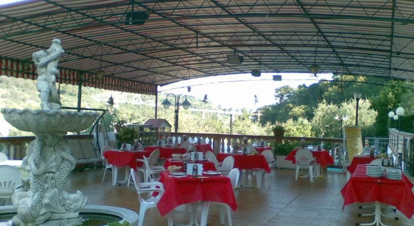 Albergo Ristorante San Matteo San Bartolomeo Al Mare Exteriér fotografie