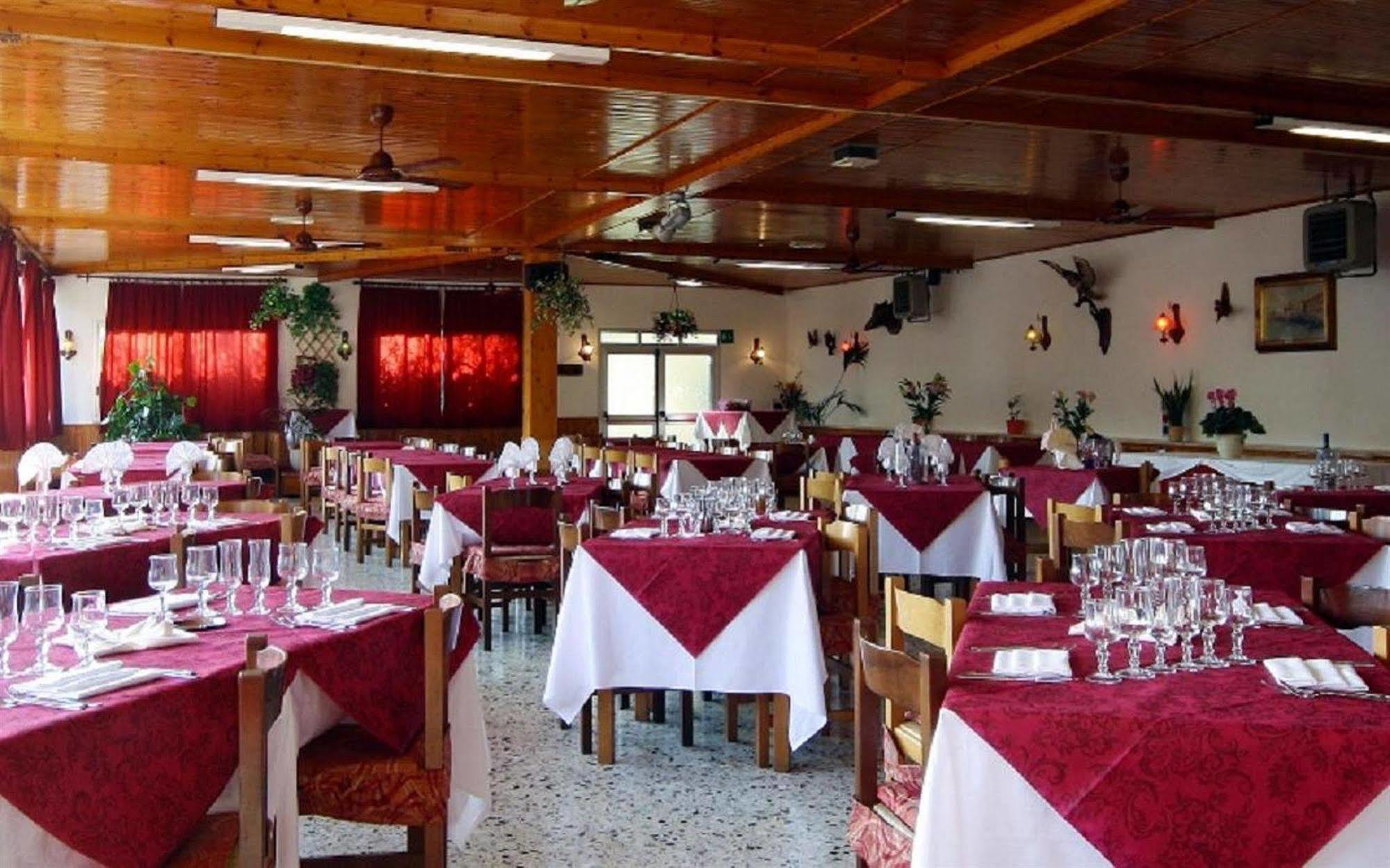 Albergo Ristorante San Matteo San Bartolomeo Al Mare Exteriér fotografie